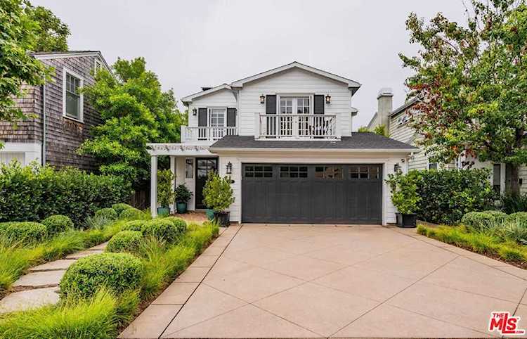 827 Hartzell Street Pacific Palisades, CA 90272