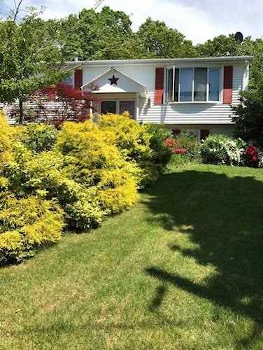 21 Country View Dr Johnston, RI 02919