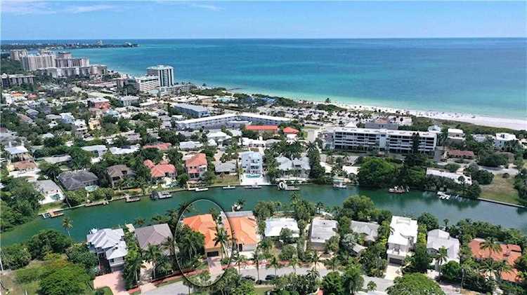 323 S Washington Dr Sarasota, FL 34236