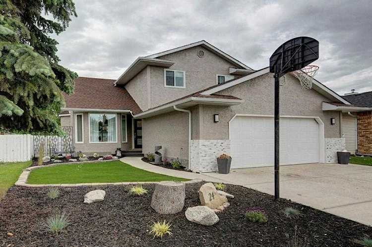 24 Westridge Dr Okotoks, AB T1S 1N2