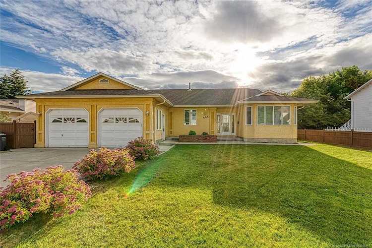 684 Mayfair Court Kelowna, BC V1X7H7