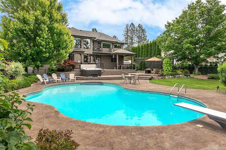 4818 Parkridge Drive Kelowna, BC V1W3A1