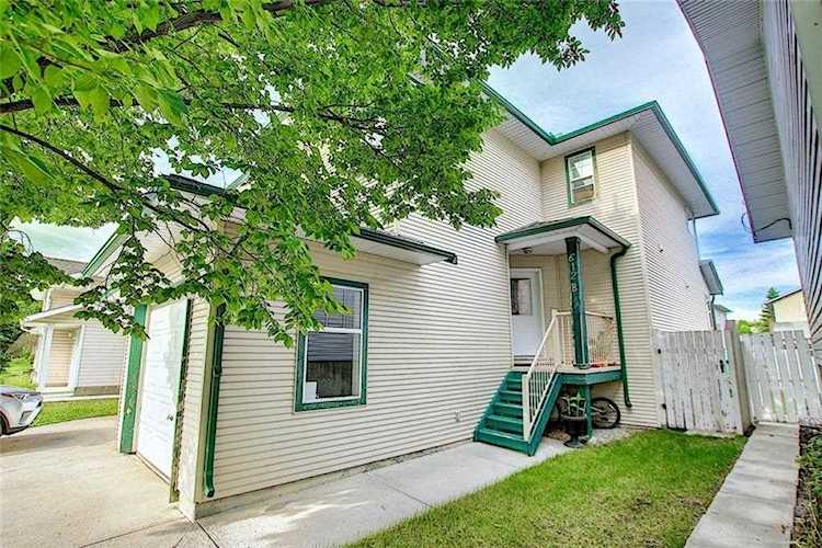 612B 18 St SE High River, AB T1V 1V1