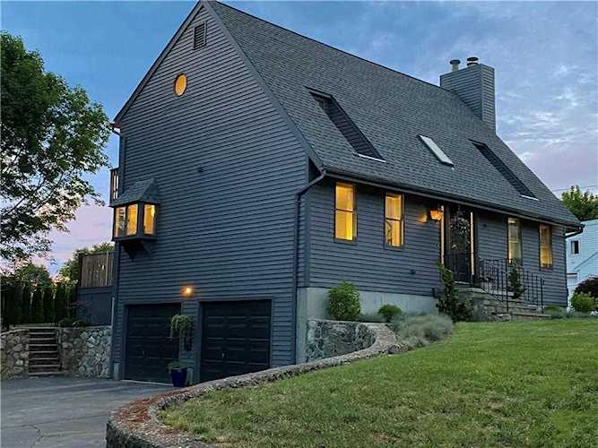 11 Loxley Dr Johnston, RI 02919