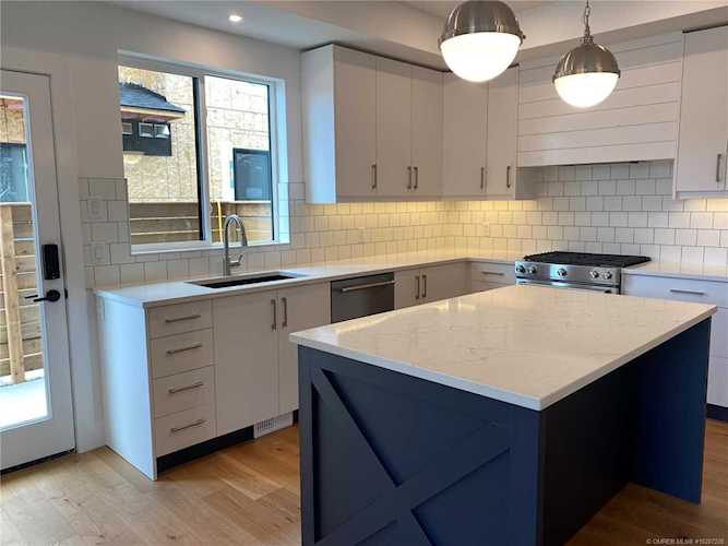887 Morrison Avenue #1 Kelowna, BC V1Y5E6