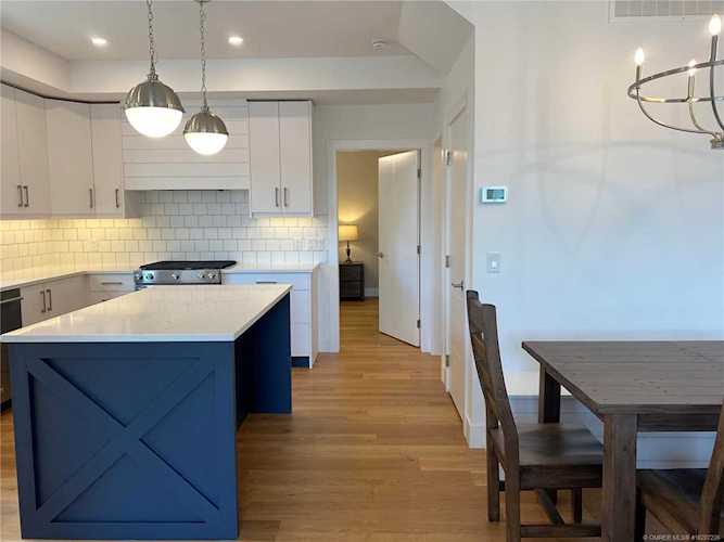 887 Morrison Avenue #2 Kelowna, BC V1Y5E6