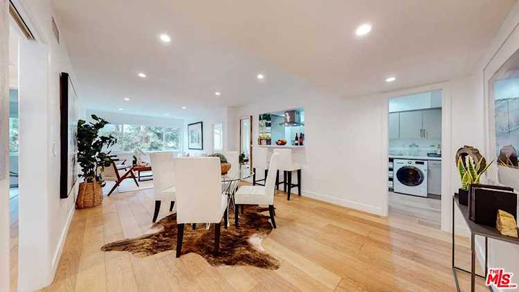 1025 N Kings Road #215 West Hollywood, CA 90069
