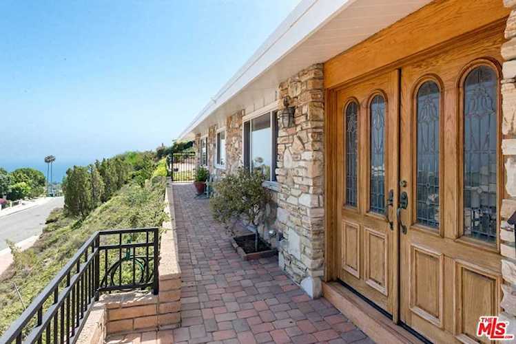 927 Lachman Lane Pacific Palisades, CA 90272