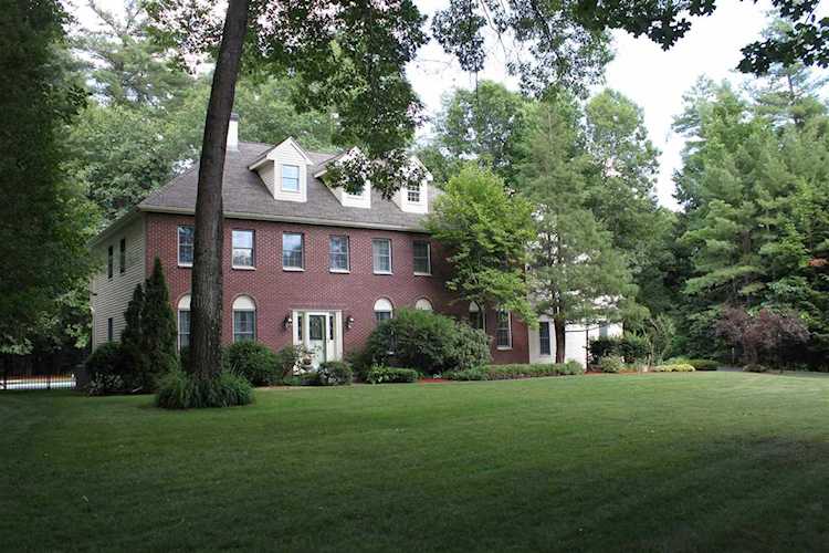 67 Wendover Way Bedford, NH 03110