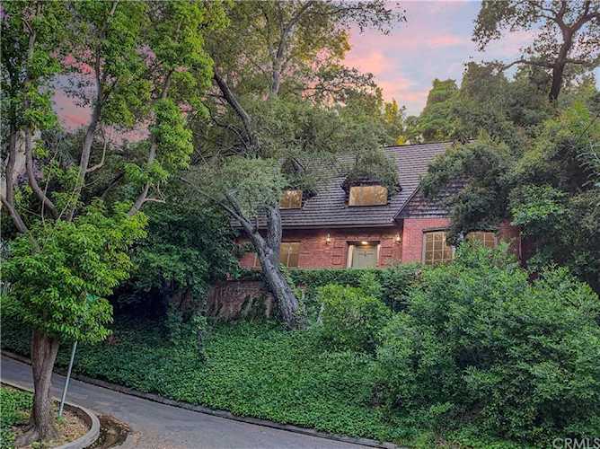 1215 Kewen Pasadena, CA 91108