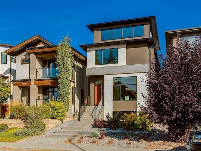 1922 Broadview Road NW Calgary, AB T2N 3H7