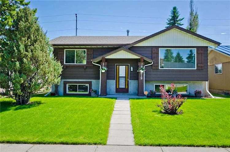 2819 41A Avenue SE Calgary, AB T2B 2M1