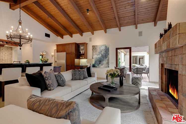 2931 Mandeville Canyon Road Los Angeles, CA 90049