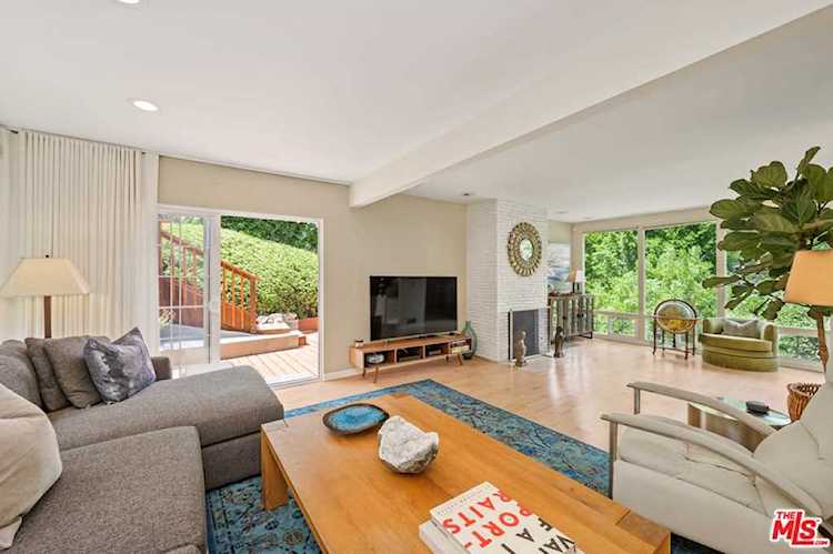 4116 Sunswept Drive Studio City, CA 91604