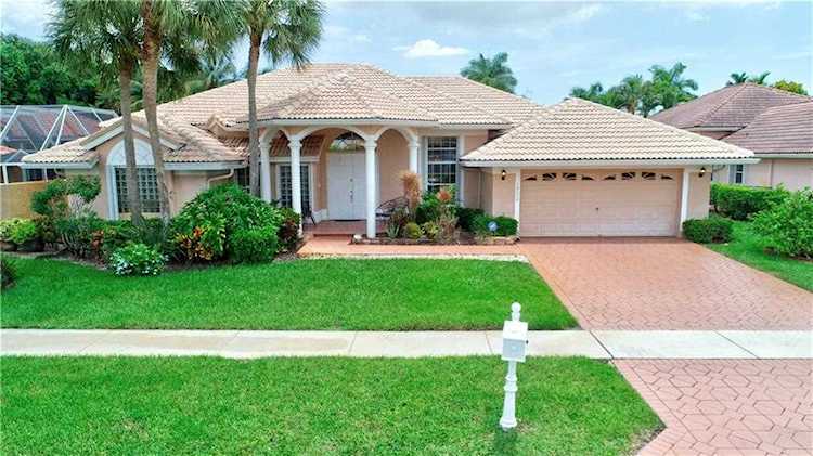 19213 Cloister Lake Ln Boca Raton, FL 33498