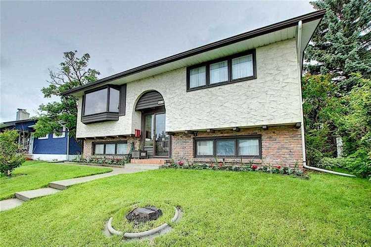 31 Penworth Crescent SE Calgary, AB T2A 4C5