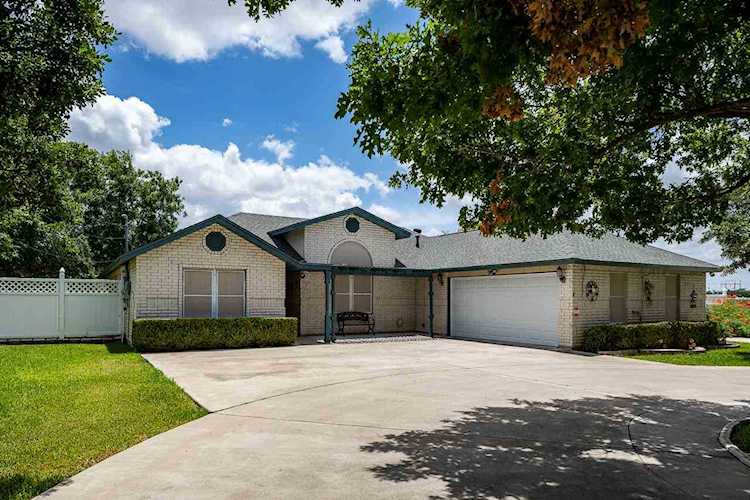 120 S Frank Del Rio, TX 78840