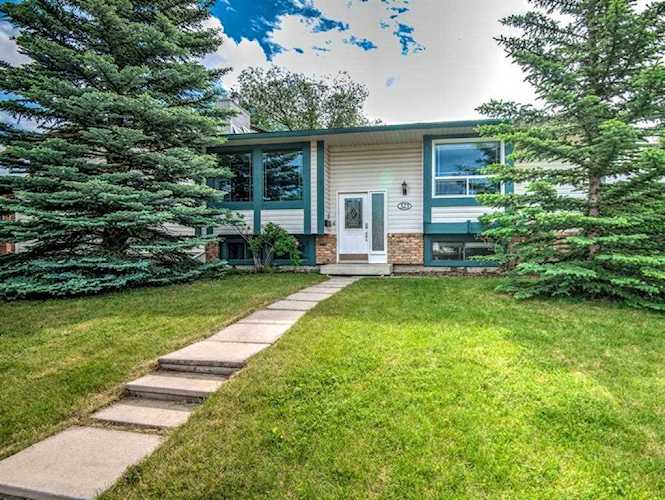323 Woodside Circle SW Calgary, AB T2W 3K2