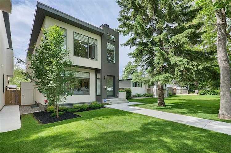 9 Hendon Drive NW Calgary, AB T2K 1Y6