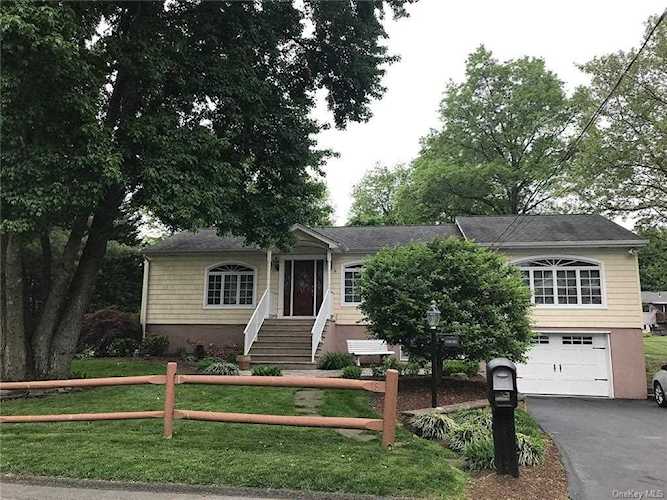 18 Adele Road Clarkstown, NY 10994