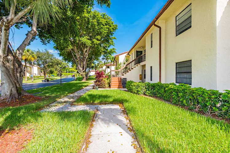 21856 Arriba Real #5-D Boca Raton, FL 33433