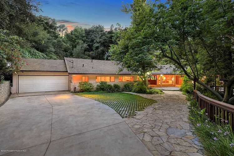 3831 Hampstead Road La Canada Flintridge, CA 91011