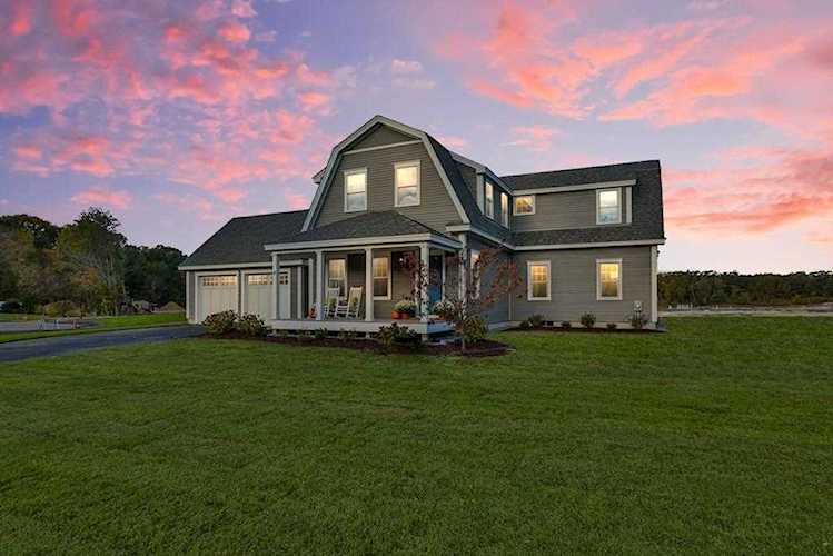 23 Duffy Dr Newburyport, MA 01950