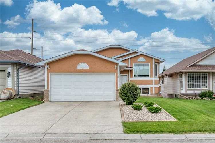 76 Shawbrooke Circle SW Calgary, AB T2Y 3A1
