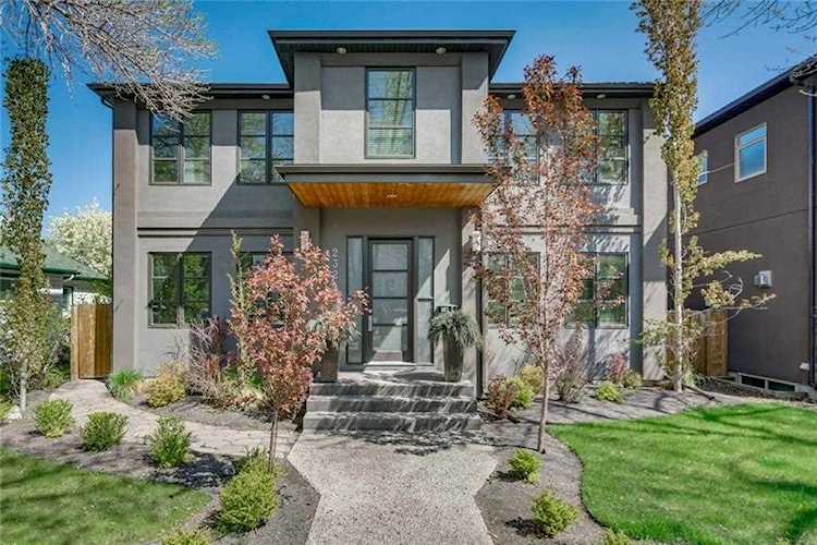 2324 3 Avenue NW Calgary, AB T2N 0K8