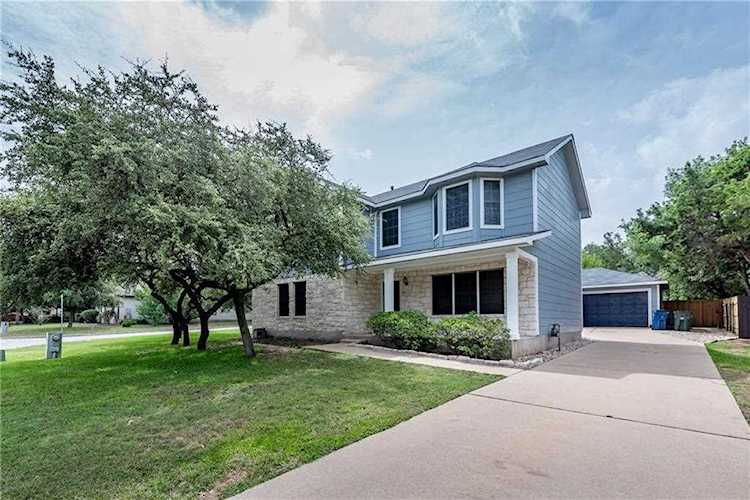 1510 Deepwoods Trl Leander, TX 78641