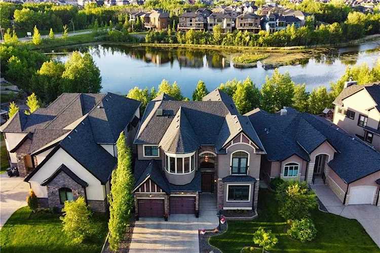 38 Rockcliff Landing NW Calgary, AB T3G 5Z6