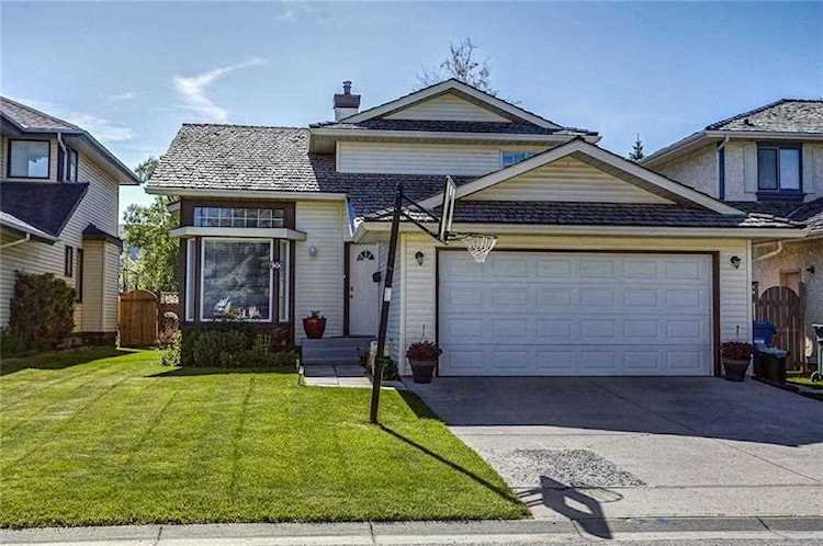 355 Douglasbank Green SE Calgary, AB t2z 1v7