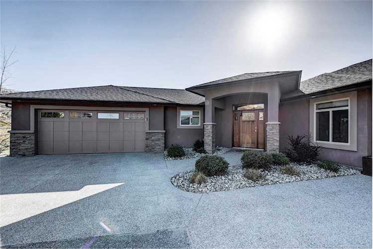 696 Kuipers Crescent Kelowna, BC V1W5B2