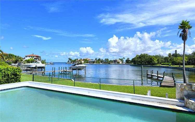 387 S Shore Dr Sarasota, FL 34234