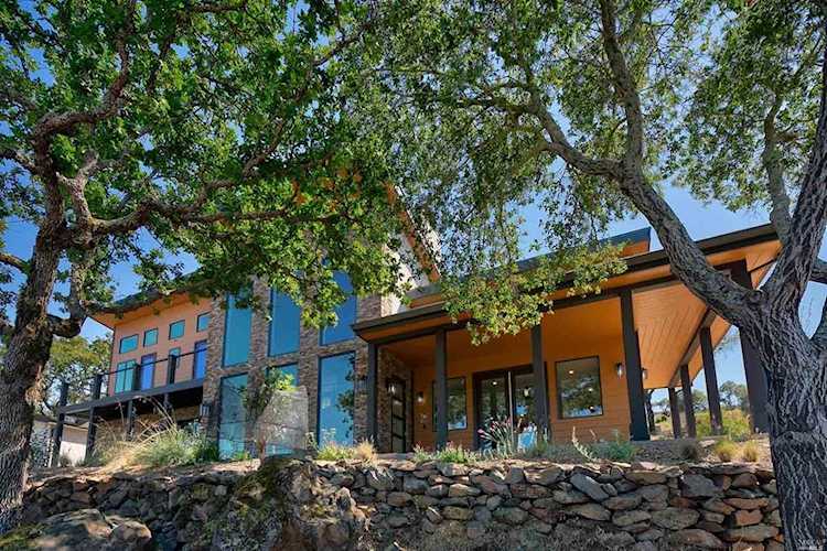 3935 Skyfarm Drive Santa Rosa, CA 95403