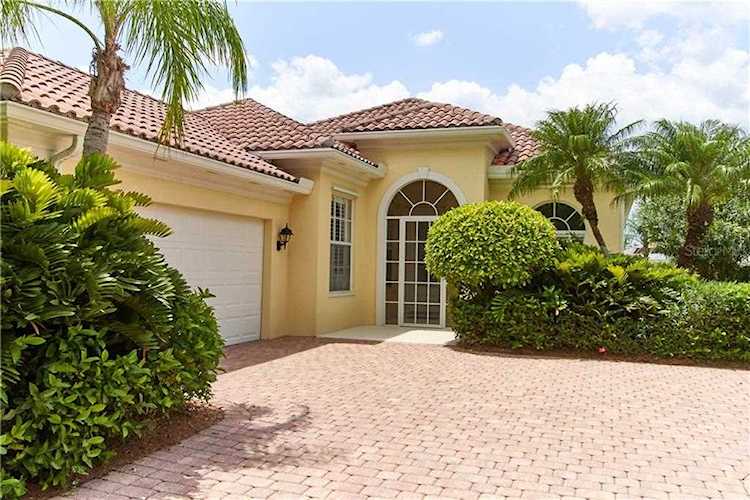 5840 Ferrara Dr Sarasota, FL 34238