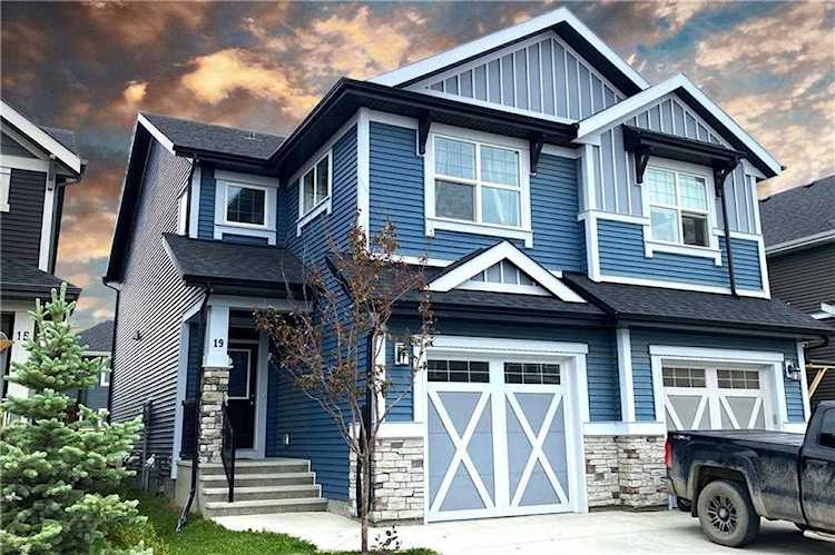 19 Sundown Common Cochrane, AB T4C 2M9