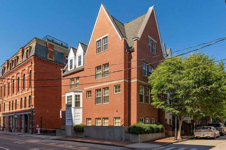 32 Porter St Portsmouth, NH 03801