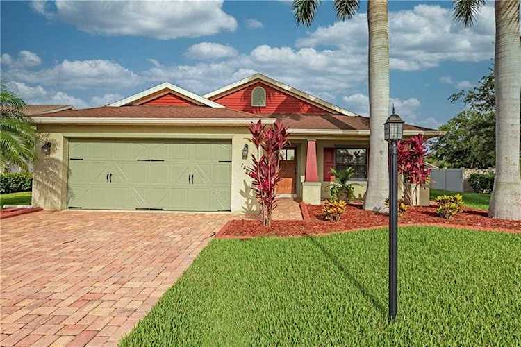 7206 E 35th Ln Sarasota, FL 34243