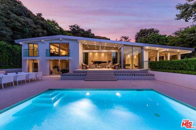 10555 Vestone Way Los Angeles, CA 90077