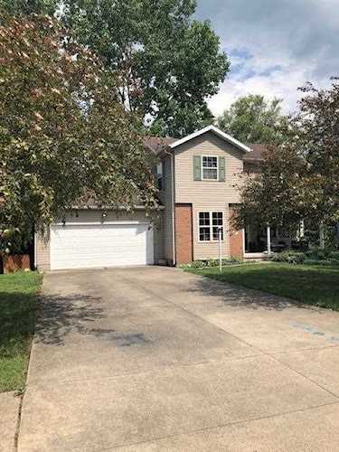 204 Christopher Court Hebron, OH 43025