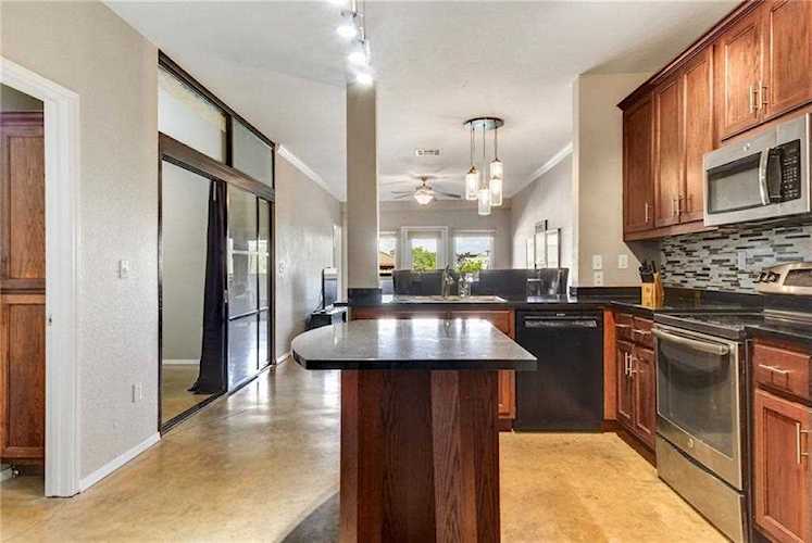 910 W 25th St #304 Austin, TX 78705