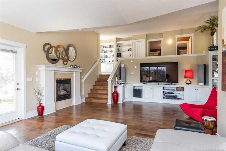 2325 Lillooet Crescent Kelowna, BC V1V1T1