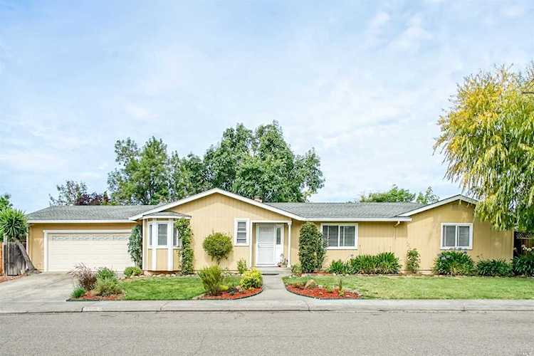 7937 Shira Street Windsor, CA 95492