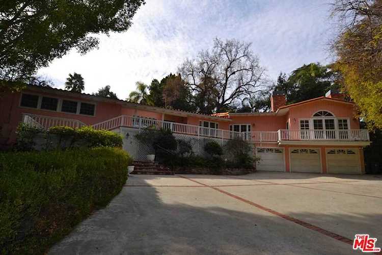 17030 Rancho Street Encino, CA 91316