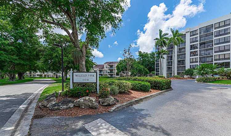 5951 Wellesley Park Drive #205 Boca Raton, FL 33433