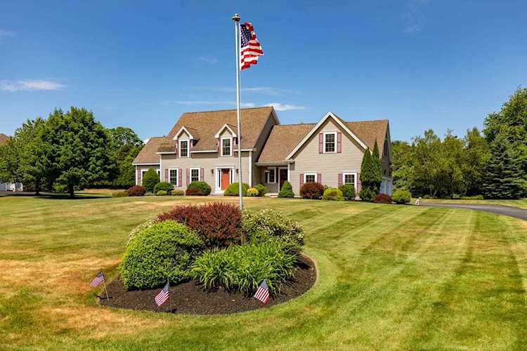 9 Windsor Green Rd Greenland, NH 03840