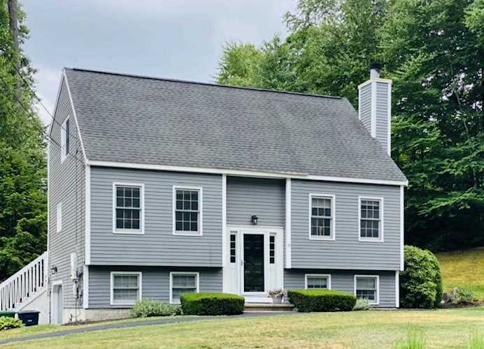 3 Brinton Dr Nashua, NH 03064