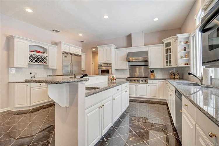 19 Parkview Circle Carmel, NY 10512