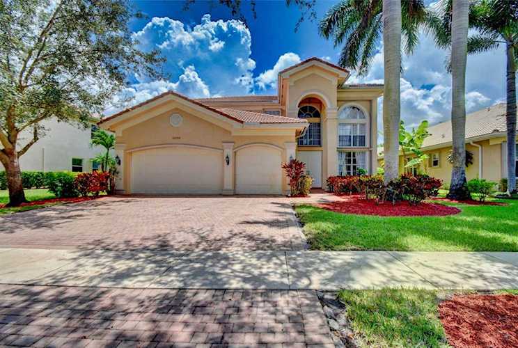 10790 Sunset Ridge Circle Boynton Beach, FL 33473